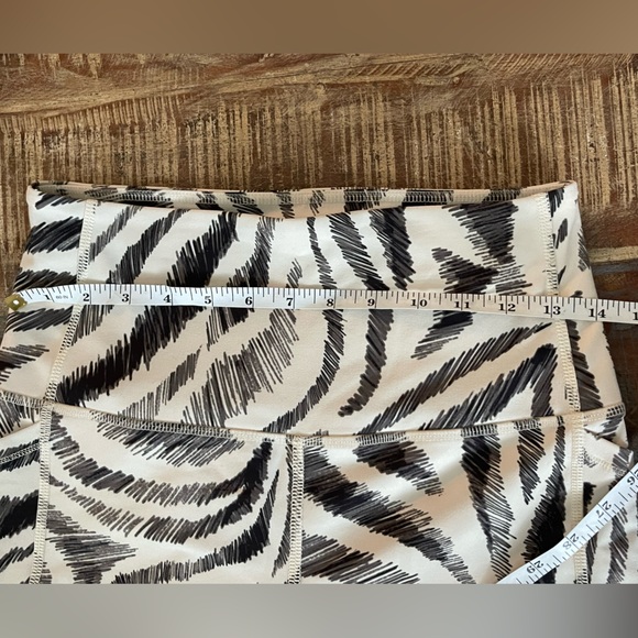 Women's DSG Momentum  Trippy Zebra Sand - Picture 9 of 9